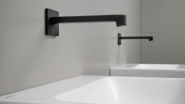 Brenta wall-mounted tap in black matt (© Geberit)