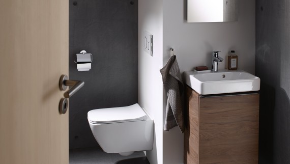 Small bathroom with washbasin from the Geberit Smyle bathroom series and a Geberit Option mirror Small bathroom with washbasin from the Geberit Smyle bathroom series and a Geberit Option mirror