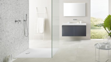 Bathroom with floor-even Geberit Setaplano shower surface