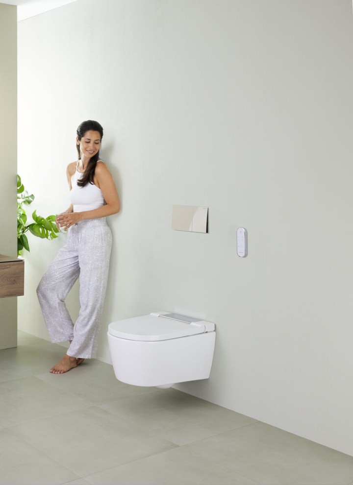 Geberit AquaClea sela WC with Geberit VariForm washbasin