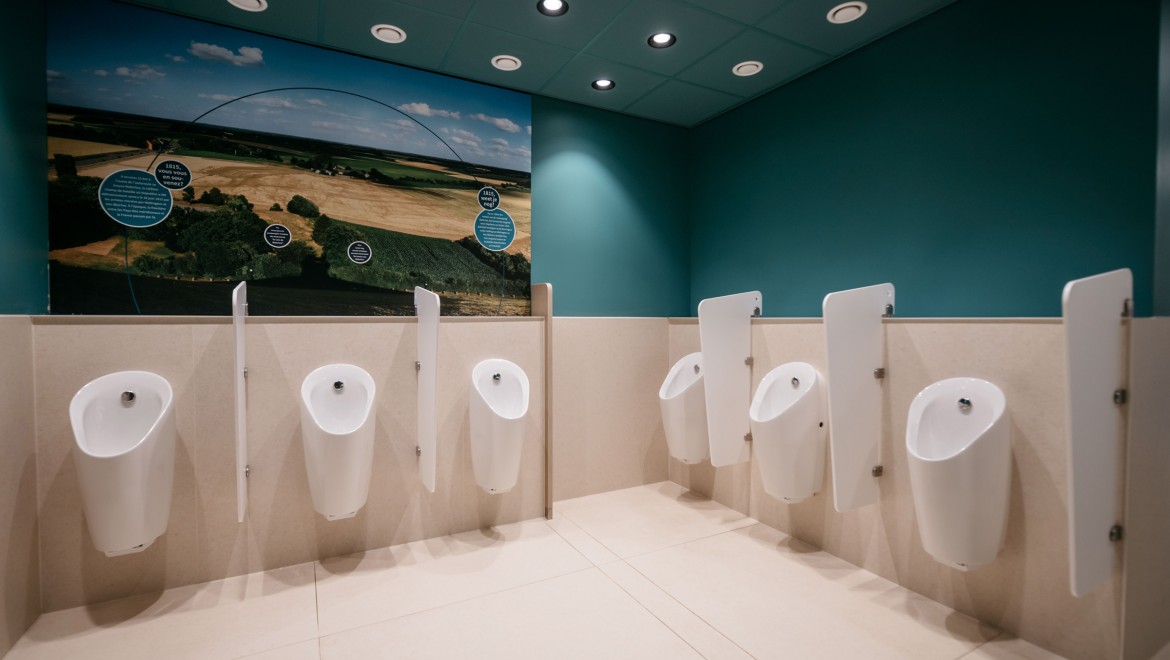 2theloo works closely with Geberit. Many products in front of and behind the wall are from Geberit, such as the Preda urinals (© Michiel Stock)