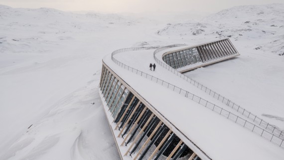 The roof of the Ice Fjord Centre is also a terrace (© Adam Mørk)