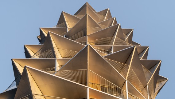 The cactus-like profile of the towers is created by twisting the individual levels (© Rasmus Hjortshøj)