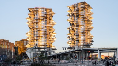 The Kaktus Towers offer space for 495 micro-apartments on an area of 26,100² (© Rasmus Hjortshøj)