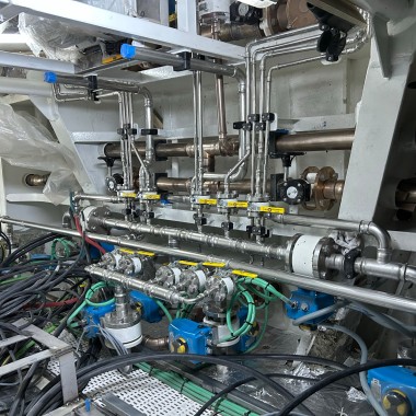 This is what the engine room of a yacht from the Su Marine shipyard looks like. Mapress stainless steel and CuNiFe pipework are installed in a very confined space (© Su Marine Yachting)