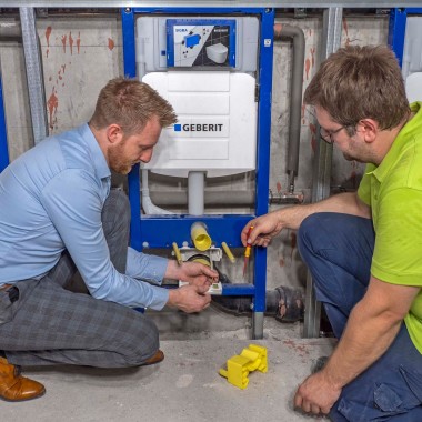 Installation of the Geberit Power & Connect box